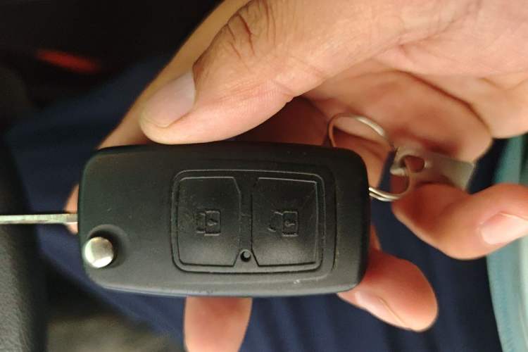 Used CHANGAN KAICHENG Ruixing EM80 2025 Passenger Version Comfort Edition 6-Seater 300 km Dual-Swing Doors Vehicle Key