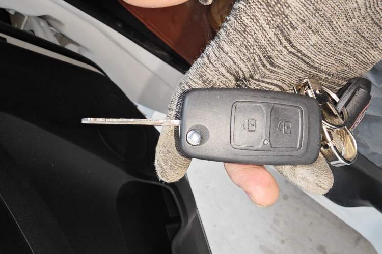 Used CHANGAN KAICHENG Ruixing EM80 2025 Cargo Version Standard 2-Seater 300 km Side-Hinged Doors Vehicle Key