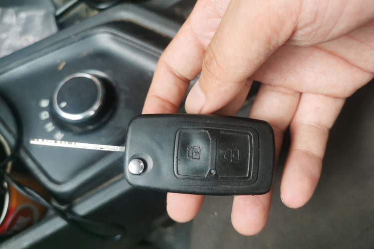 Used CHANGAN KAICHENG Ruixing EM80 2025 Cargo Version Comfort Type 2 Seats 300 km Side-Hinged Doors Vehicle Key