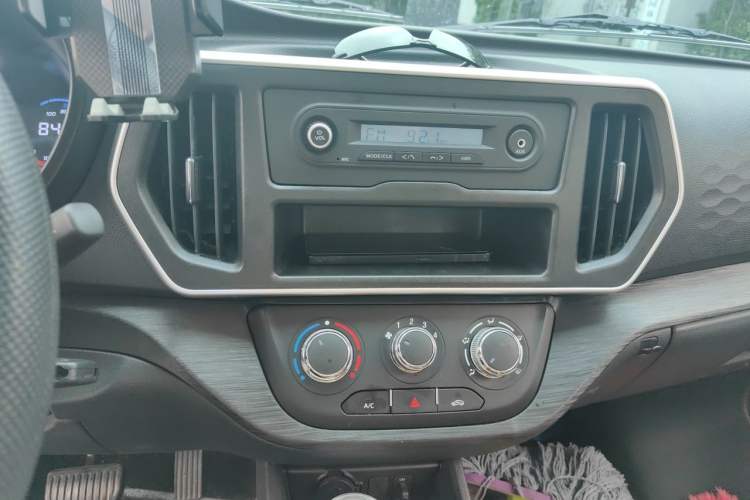 Used CHANGAN KAICHENG Ruixing EM80 2026 Model Comfort Version, 6-seater, 320km, Gullwing Doors Audio And AC Panel