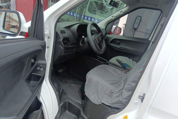 Used CHANGAN KAICHENG Ruixing EM80 2026 Model Comfort Version, 6-seater, Gullwing Doors, Golden Bell 50kWh, 380km, 2C Driver Seat