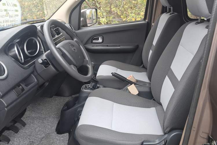 Used CHANGAN KAICHENG Ruixing M60 2020 1.5L Standard Version China VI 6-Seater DAM15KR Interior 3