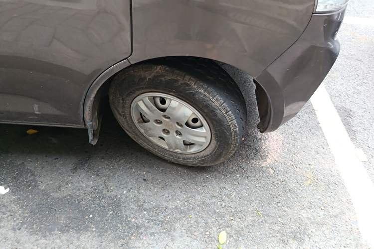 Used CHANGAN KAICHENG Ruixing M60 2020 1.5L Standard Version China VI 6-Seater DAM15KR Right Front Wheel Hub