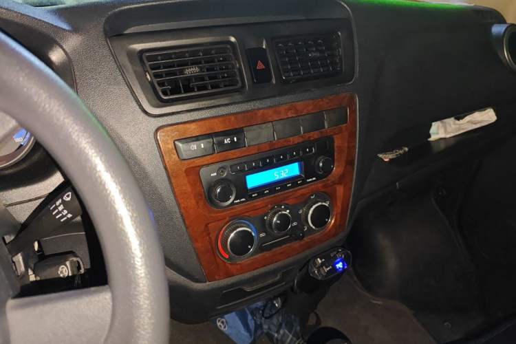 Used CHANGAN KAICHENG Ruixing M60 2019 1.5L Standard Version China VI Emission Standard 5/6 Seats DAM15KR Audio And AC Panel