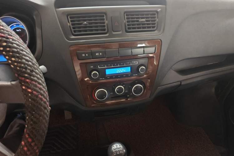 Used CHANGAN KAICHENG Ruixing M60 2019 1.5L Standard Version China VI Emission Standard 5/6 Seats DAM15KR Audio And AC Panel