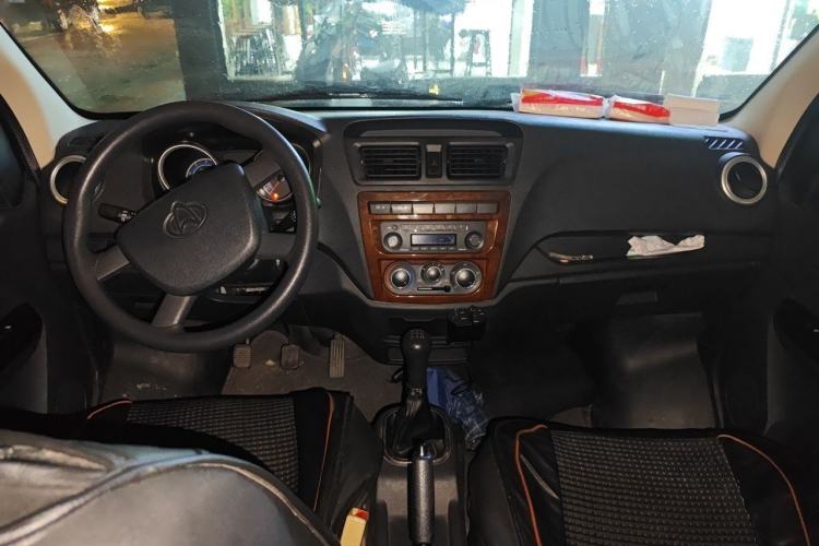 Used CHANGAN KAICHENG Ruixing M60 2019 1.5L Standard Version China VI Emission Standard 5/6 Seats DAM15KR Center Console