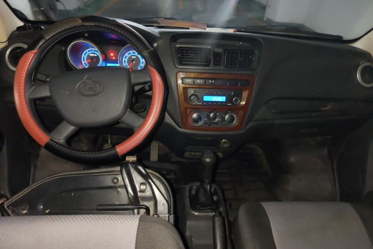 Used CHANGAN KAICHENG Ruixing M60 2019 1.5L Standard Model China V Emission Standards 5/6 Seats 4G15S Center Console