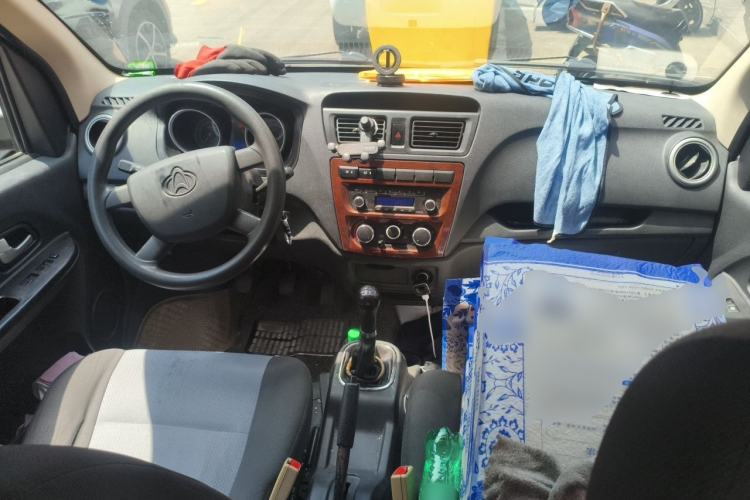Used CHANGAN KAICHENG Ruixing M60 2019 1.5L Standard Version China VI Emission Standard 5/6 Seats DAM15KR Center Console