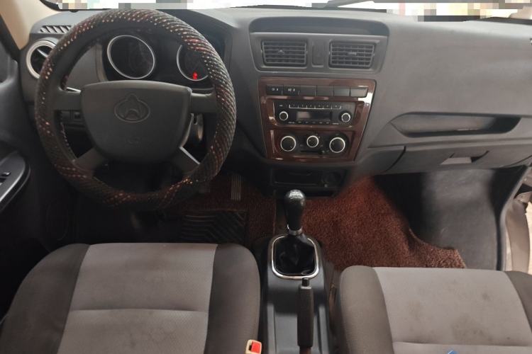 Used CHANGAN KAICHENG Ruixing M60 2019 1.5L Standard Version China VI Emission Standard 5/6 Seats DAM15KR Center Console