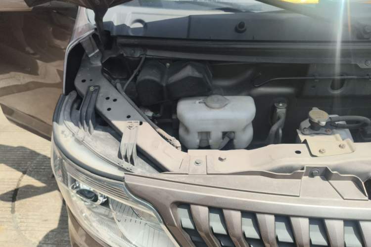 Used CHANGAN KAICHENG Ruixing M60 2019 1.5L Standard Version China VI Emission Standard 5/6 Seats DAM15KR Engine Bay Right