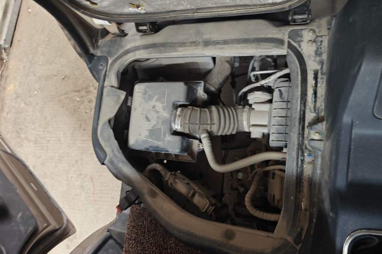 Used CHANGAN KAICHENG Ruixing M60 2019 1.5L Standard Version China VI Emission Standard 5/6 Seats DAM15KR Engine Bay Right