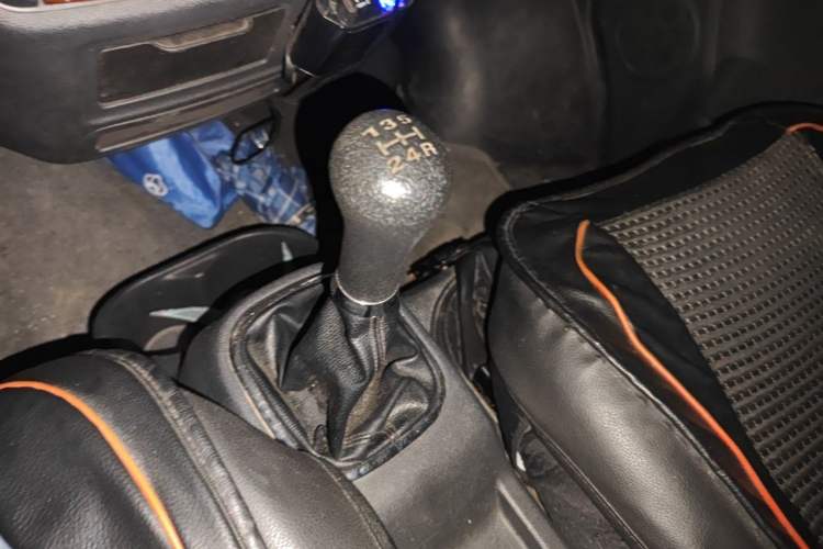 Used CHANGAN KAICHENG Ruixing M60 2019 1.5L Standard Version China VI Emission Standard 5/6 Seats DAM15KR Gear Lever