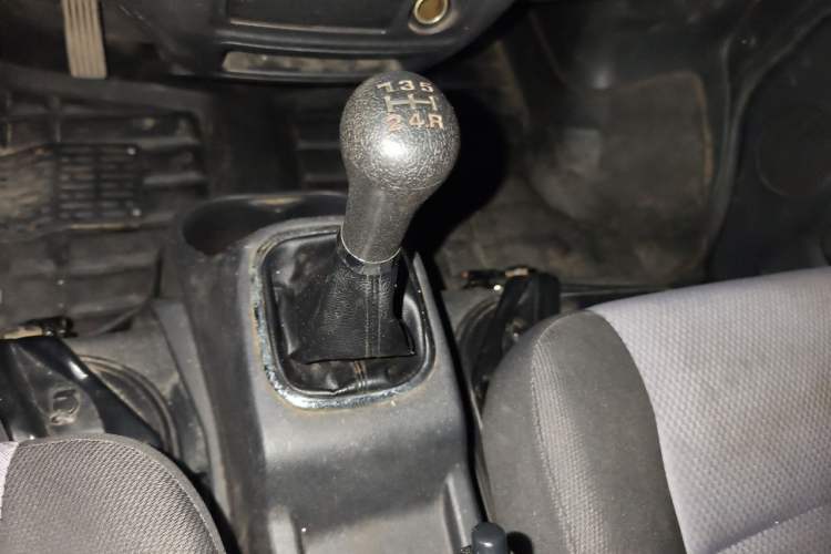 Used CHANGAN KAICHENG Ruixing M60 2019 1.5L Standard Model China V Emission Standards 5/6 Seats 4G15S Gear Lever