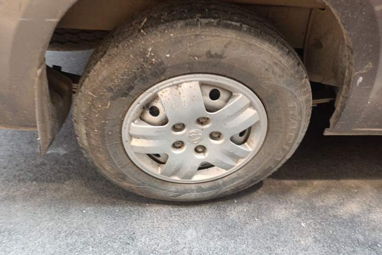 Used CHANGAN KAICHENG Ruixing M60 2019 1.5L Business Version China VI 6-Seater DAM15KR Right Front Wheel Hub