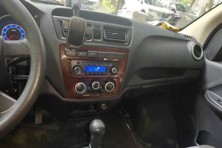 Used CHANGAN KAICHENG Ruixing M60 2019 1.5L Standard Version China VI Emission Standard 5/6 Seats DAM15KR Audio And AC Panel