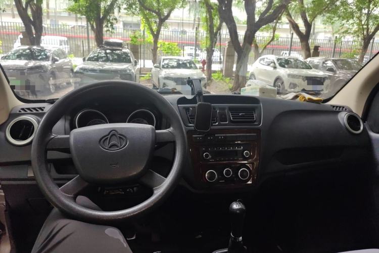Used CHANGAN KAICHENG Ruixing M60 2019 1.5L Standard Version China VI Emission Standard 5/6 Seats DAM15KR Center Console