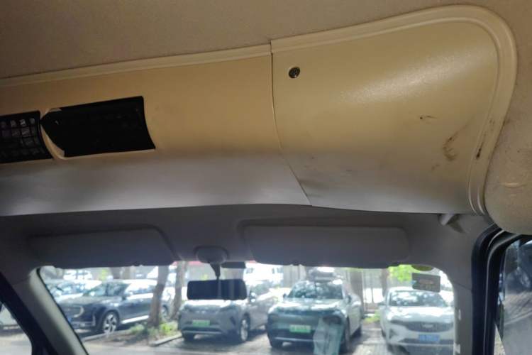 Used CHANGAN KAICHENG Ruixing M60 2019 1.5L Standard Version China VI Emission Standard 5/6 Seats DAM15KR Headliner