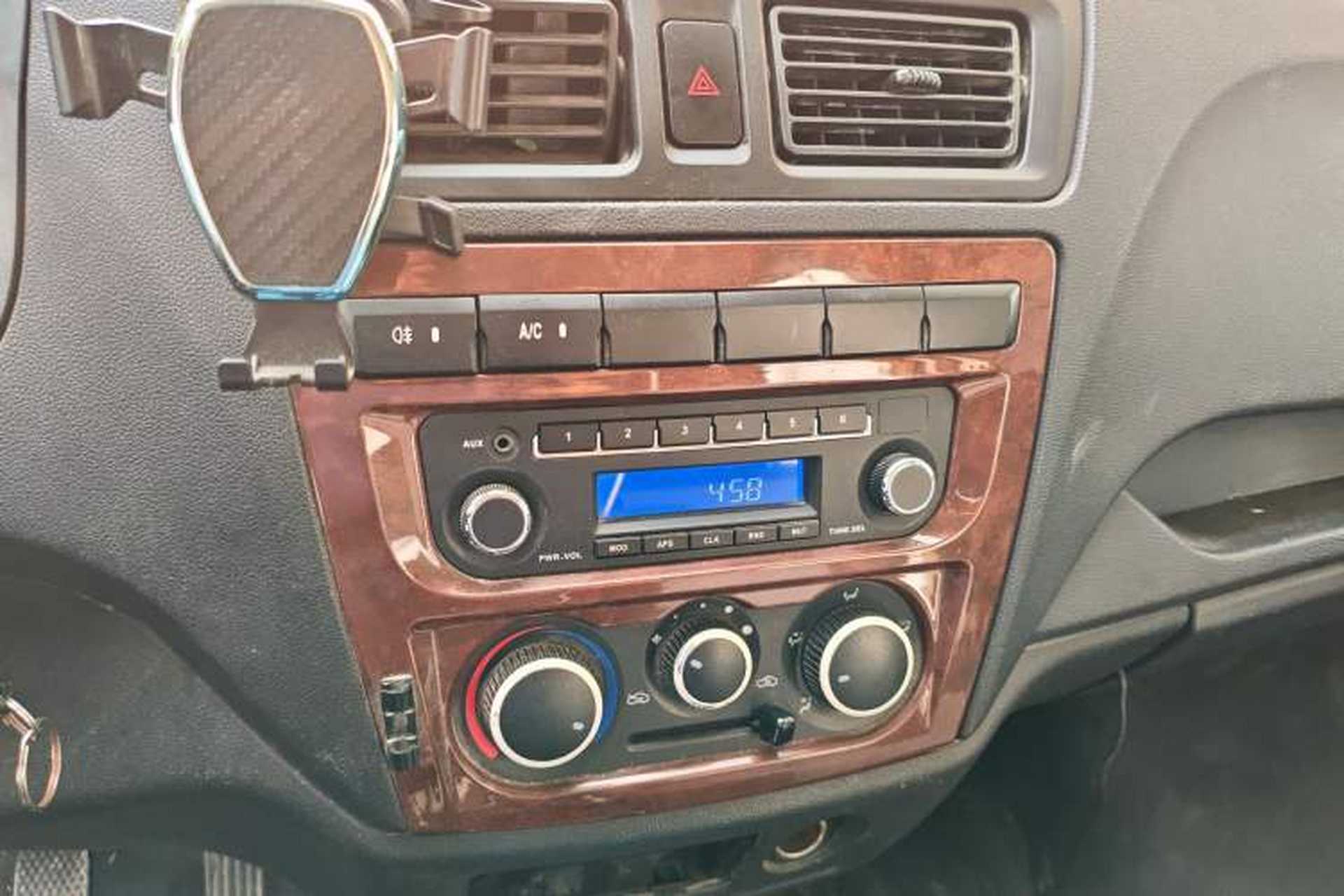 Used CHANGAN KAICHENG Ruixing M60 2019 1.5L Standard Version China VI Van with 5 Seats DAM15KR Audio And AC Panel
