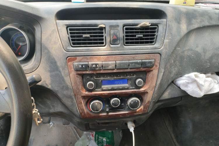 Used CHANGAN KAICHENG Ruixing M60 2019 1.5L Business Version China VI 6-Seater DAM15KR Audio And AC Panel