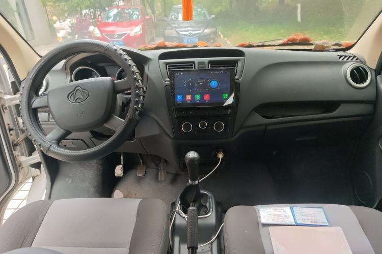 Used CHANGAN KAICHENG Ruixing M60 2019 1.5L Standard Model China V Emission Standards 5/6 Seats 4G15S Center Console