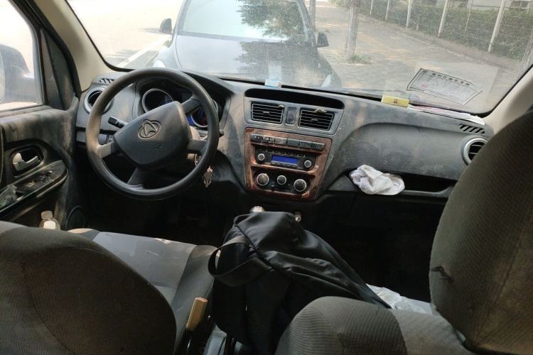 Used CHANGAN KAICHENG Ruixing M60 2019 1.5L Business Version China VI 6-Seater DAM15KR Center Console