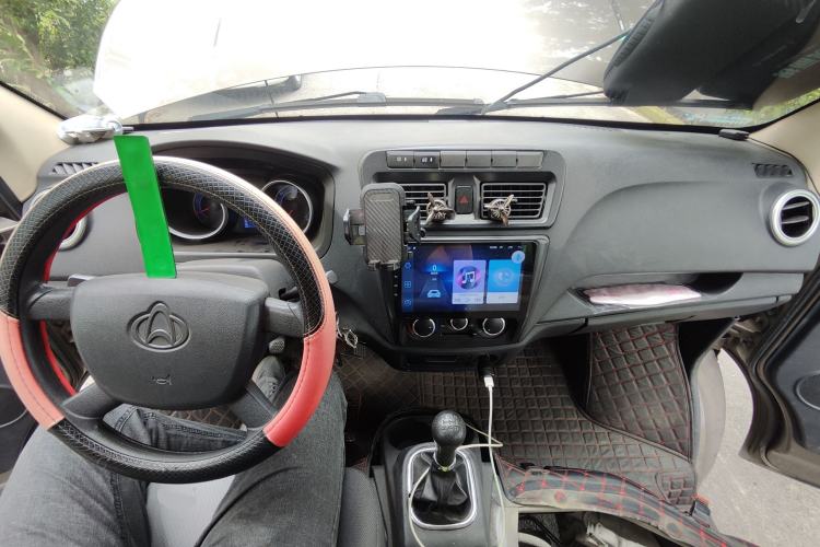 Used CHANGAN KAICHENG Ruixing M60 2019 1.5L Standard Version China VI Emission Standard 5/6 Seats DAM15KR Center Console