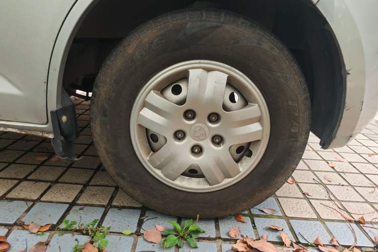 Used CHANGAN KAICHENG Ruixing M60 2019 1.5L Standard Model China V Emission Standards 5/6 Seats 4G15S Right Front Wheel Hub