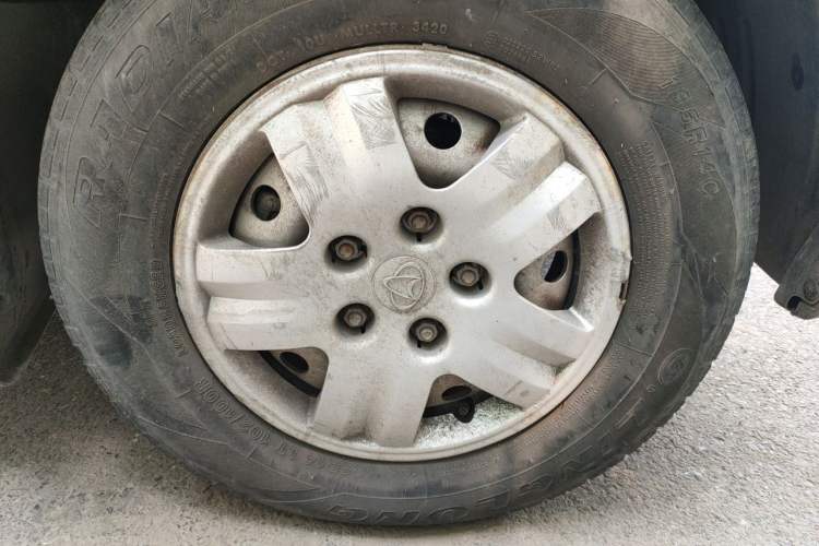 Used CHANGAN KAICHENG Ruixing M60 2019 1.5L Business Version China VI 6-Seater DAM15KR Right Front Wheel Hub