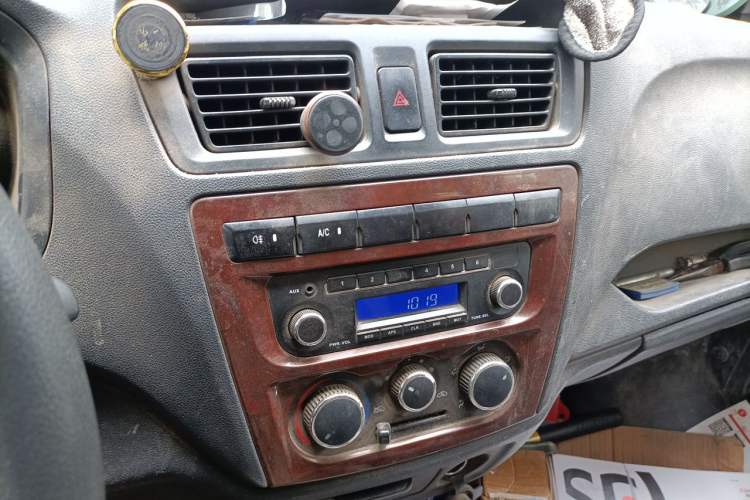 Used CHANGAN KAICHENG Ruixing M60 2019 1.5L Business Version China VI 6-Seater DAM15KR Audio And AC Panel