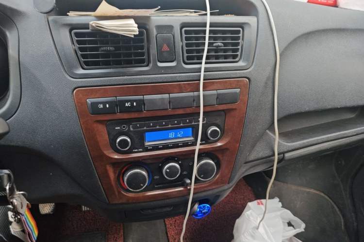 Used CHANGAN KAICHENG Ruixing M60 2019 1.5L Business Version China VI 6-Seater DAM15KR Audio And AC Panel