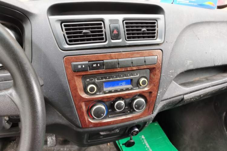 Used CHANGAN KAICHENG Ruixing M60 2019 1.5L Business Version China VI 6-Seater DAM15KR Audio And AC Panel