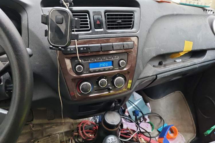 Used CHANGAN KAICHENG Ruixing M60 2019 1.5L Standard Model China V Emission Standards 5/6 Seats 4G15S Audio And AC Panel