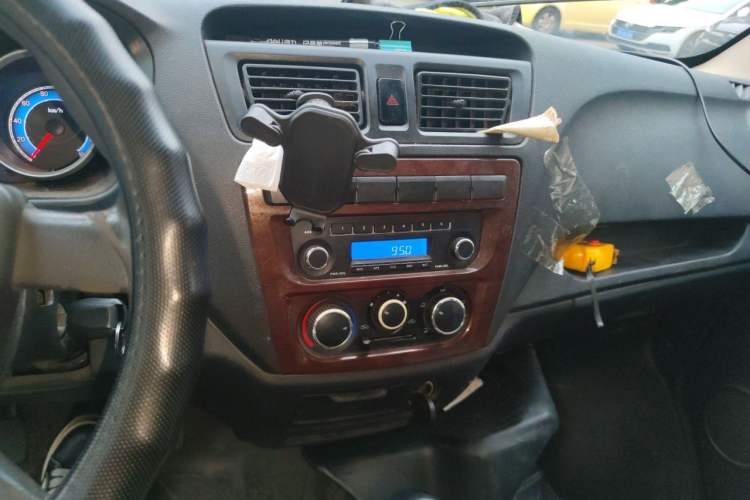 Used CHANGAN KAICHENG Ruixing M60 2019 1.5L Standard Model China V Emission Standards 5/6 Seats 4G15S Audio And AC Panel
