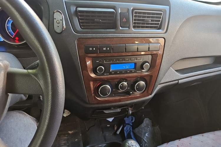 Used CHANGAN KAICHENG Ruixing M60 2019 1.5L Base Version China VI Standard 2-Seater Van with DAM15KR Engine Audio And AC Panel