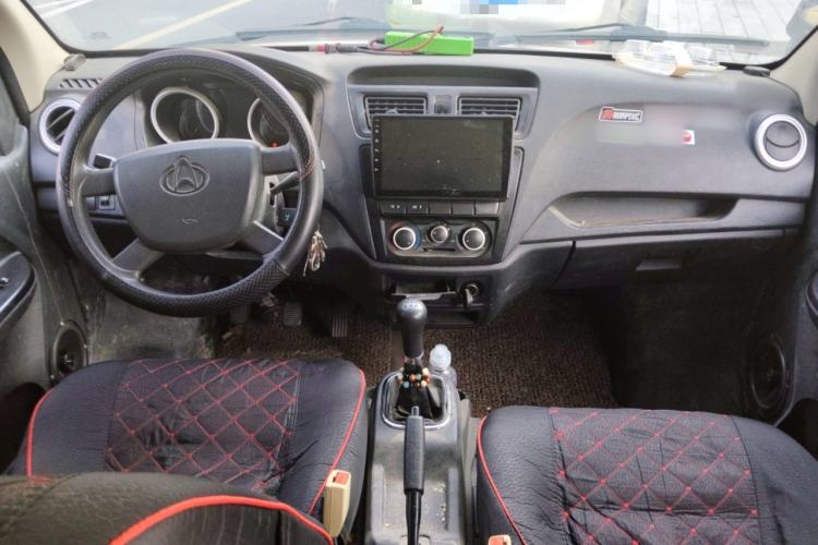 Used CHANGAN KAICHENG Ruixing M60 2019 1.5L Business Version China VI 6-Seater DAM15KR Center Console