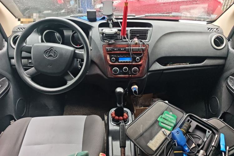 Used CHANGAN KAICHENG Ruixing M60 2019 1.5L Business Version China VI 6-Seater DAM15KR Center Console