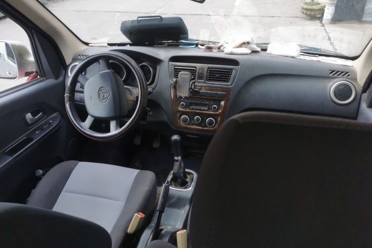 Used CHANGAN KAICHENG Ruixing M60 2019 1.5L Standard Version China VI Emission Standard 5/6 Seats DAM15KR Center Console