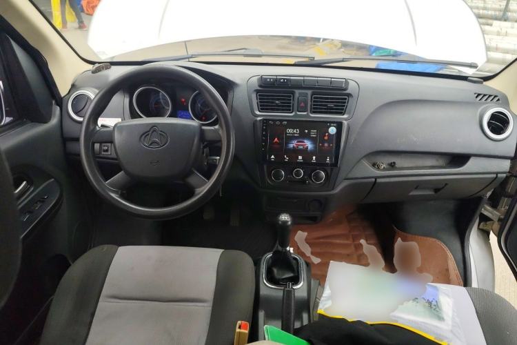 Used CHANGAN KAICHENG Ruixing M60 2019 1.5L Standard Version China VI Van with 5 Seats DAM15KR Center Console
