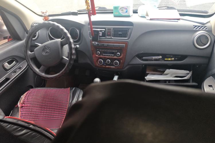 Used CHANGAN KAICHENG Ruixing M60 2019 1.5L Business Model China V Emission Standard 6-Seater 4G15S Center Console