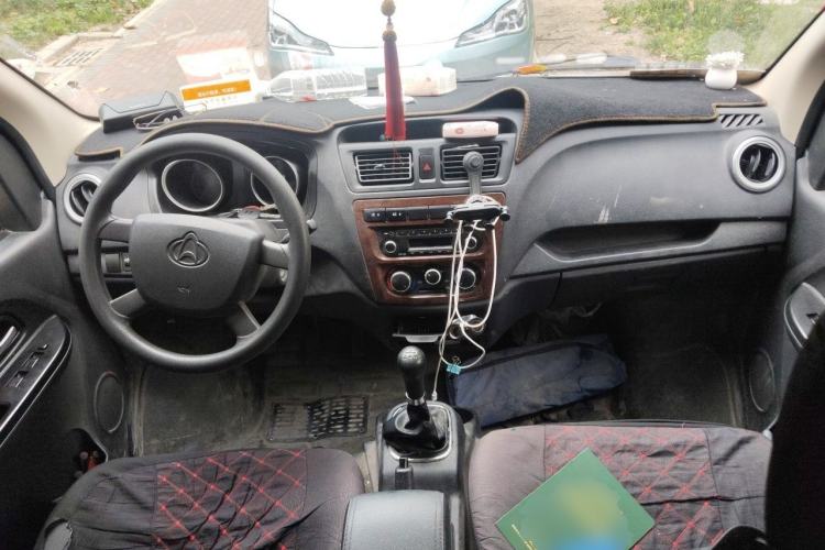 Used CHANGAN KAICHENG Ruixing M60 2019 1.5L Standard Version China VI Emission Standard 5/6 Seats DAM15KR Center Console