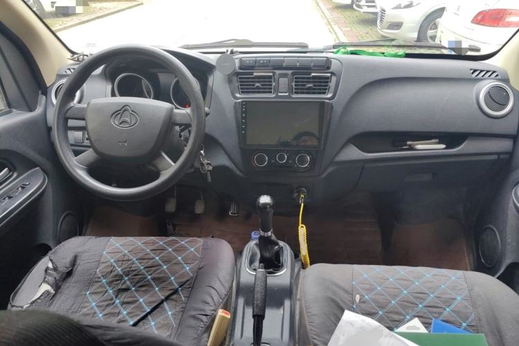 Used CHANGAN KAICHENG Ruixing M60 2019 1.5L Standard Model China V Emission Standards 5/6 Seats 4G15S Center Console