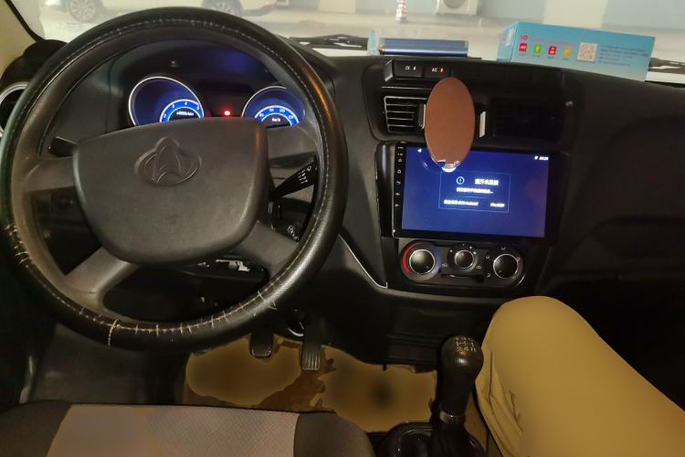 Used CHANGAN KAICHENG Ruixing M60 2019 1.5L Standard Version China VI Van with 5 Seats DAM15KR Center Console
