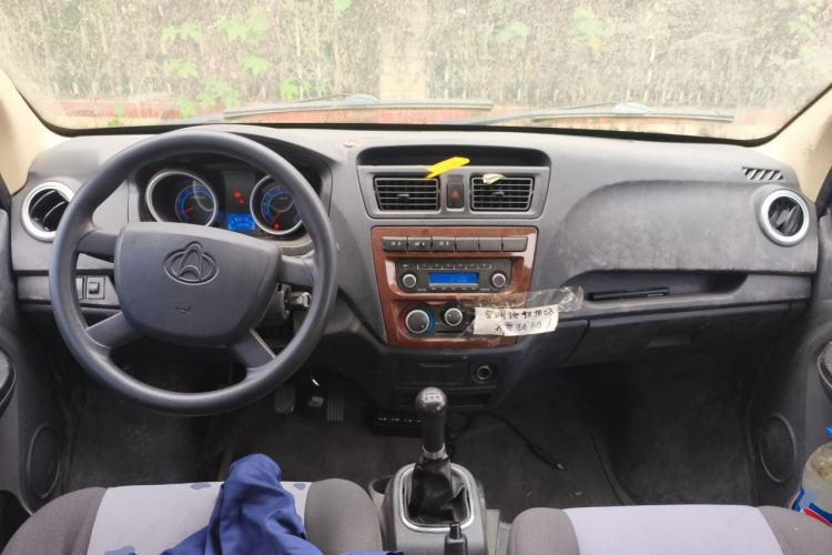 Used CHANGAN KAICHENG Ruixing M60 2019 1.5L Base Version China VI Standard 7-Seater DAM15KR Center Console