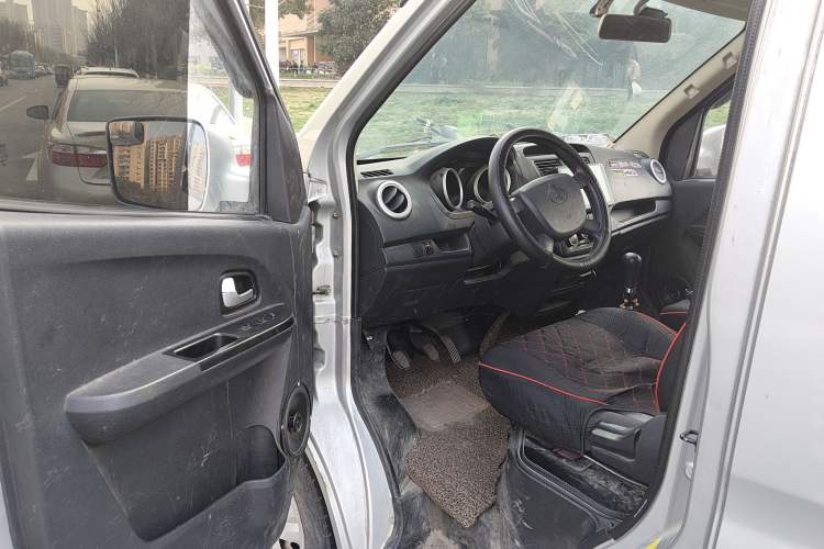 Used CHANGAN KAICHENG Ruixing M60 2019 1.5L Business Version China VI 6-Seater DAM15KR Driver Seat