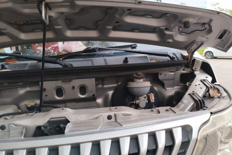 Used CHANGAN KAICHENG Ruixing M60 2019 1.5L Standard Version China VI Emission Standard 5/6 Seats DAM15KR Engine Bay Left