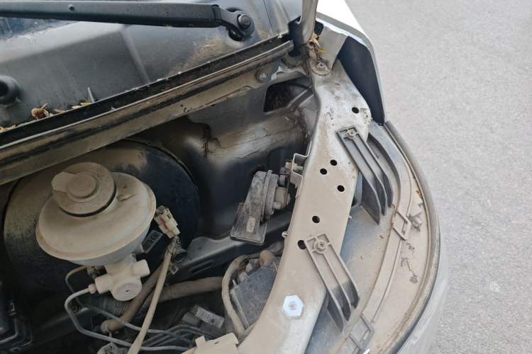 Used CHANGAN KAICHENG Ruixing M60 2019 1.5L Business Version China VI 6-Seater DAM15KR Engine Bay Left