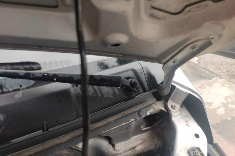Used CHANGAN KAICHENG Ruixing M60 2019 1.5L Base Version China VI Standard 7-Seater DAM15KR Engine Bay Left