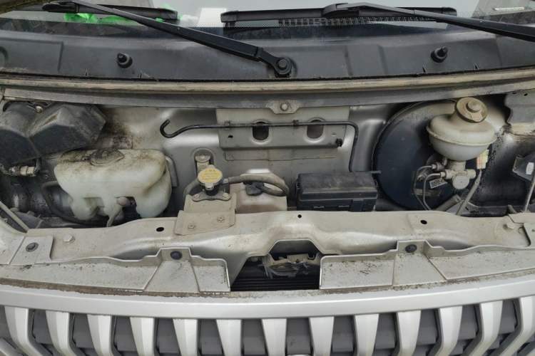 Used CHANGAN KAICHENG Ruixing M60 2019 1.5L Standard Model China V Emission Standards 5/6 Seats 4G15S Engine Bay