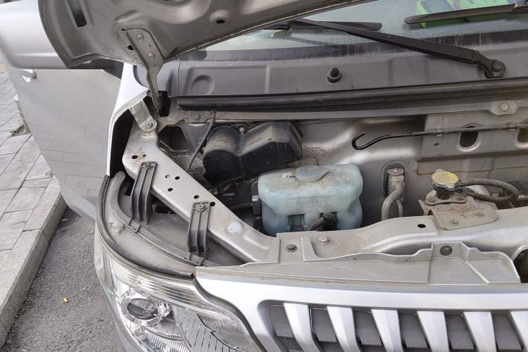 Used CHANGAN KAICHENG Ruixing M60 2019 1.5L Business Version China VI 6-Seater DAM15KR Engine Bay Right