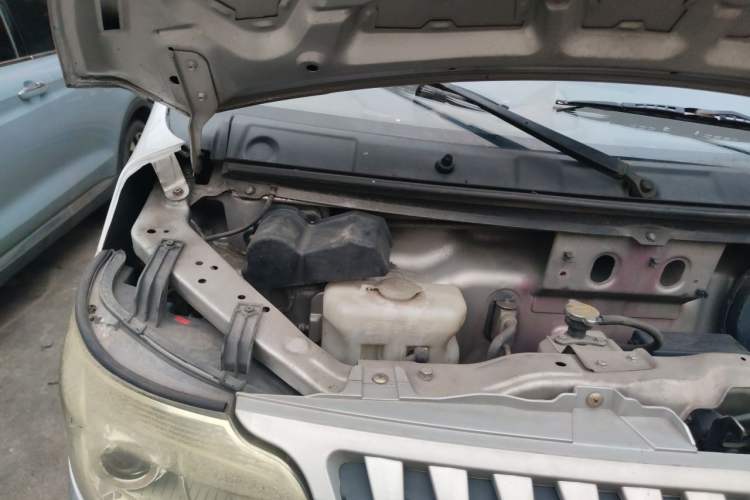 Used CHANGAN KAICHENG Ruixing M60 2019 1.5L Standard Model China V Emission Standards 5/6 Seats 4G15S Engine Bay Right